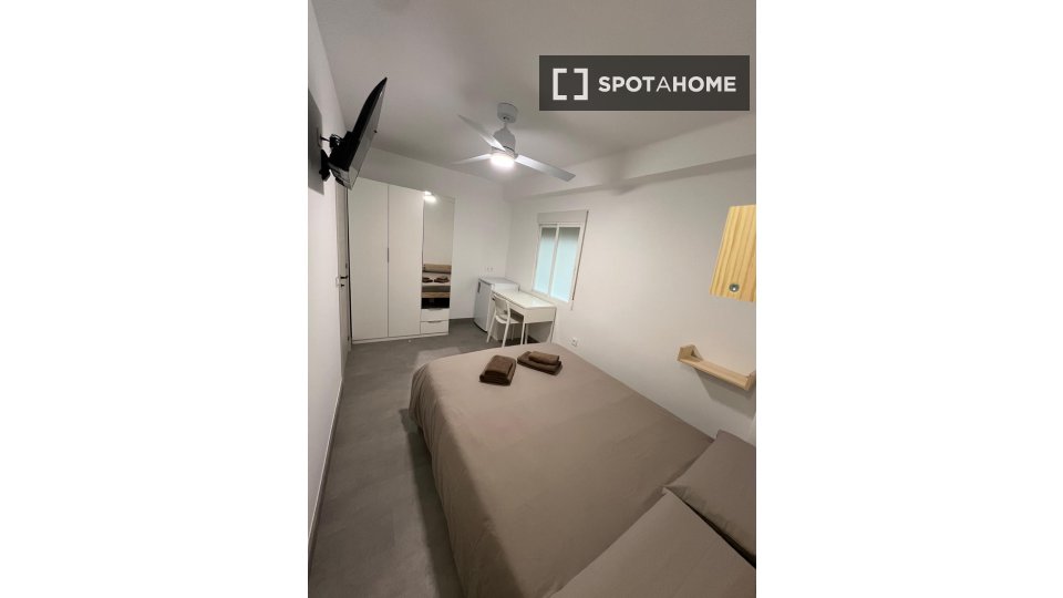 Double room Alicante, 5 beds — photo 6