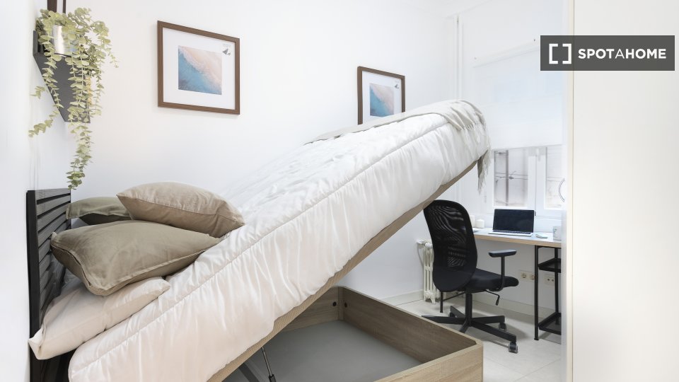 Double room Madrid, 5 beds — photo 12