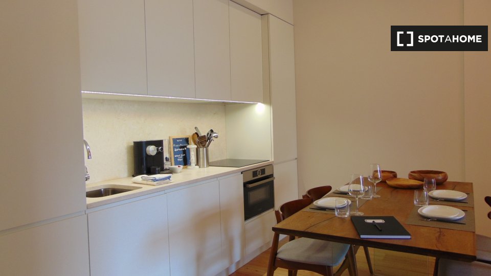 Apartment Lisbon, 2 beds, 100m² — photo 1