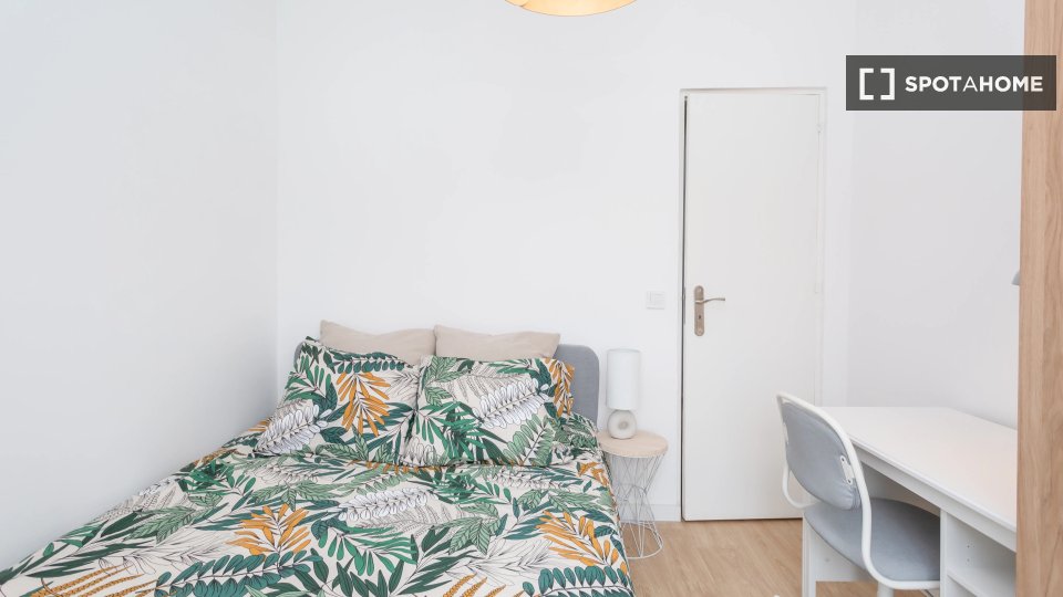 Double room Lisbon, 5 beds — photo 11