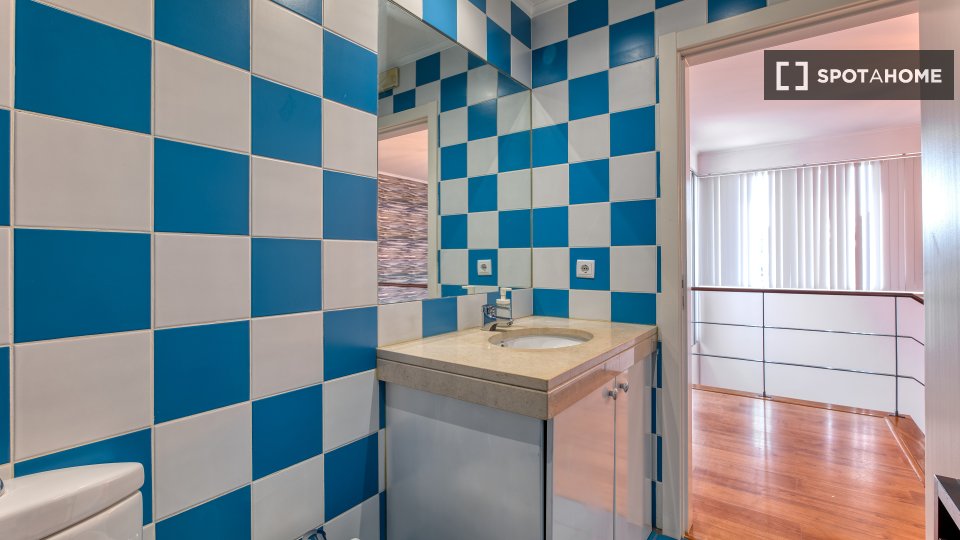 Apartment Lisbon, 4 beds — photo 18
