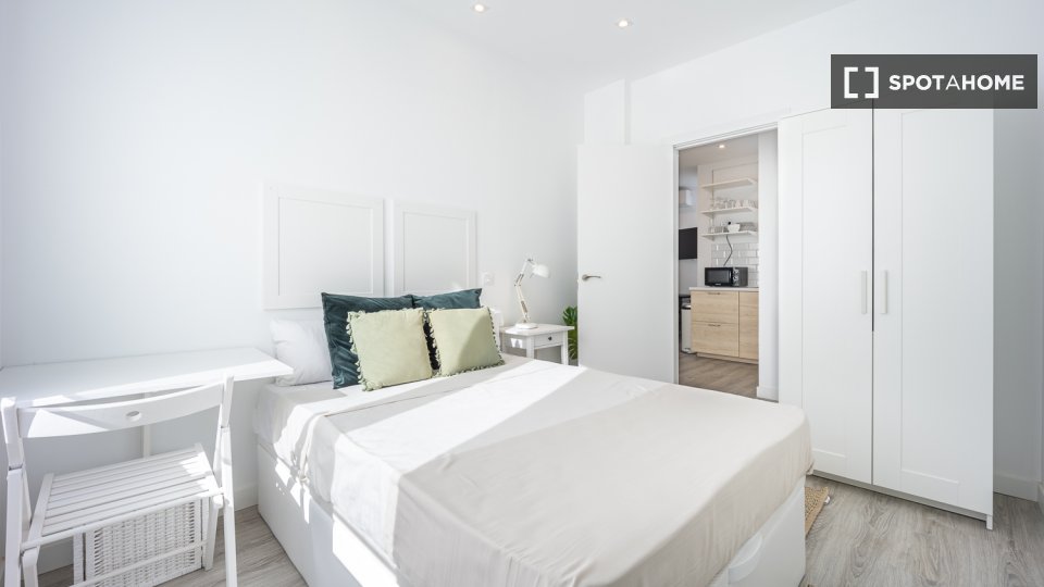 Double room Madrid, 4 beds, 80m² — photo 6