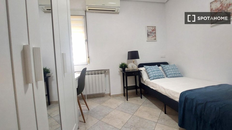 Double room Madrid, 4 beds, 95m² — photo 27