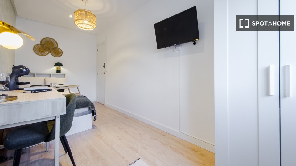 Double room Madrid, 6 beds, 110m² — photo 12