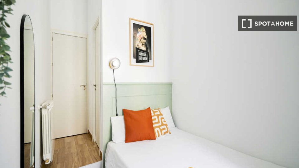 Double room Madrid, 67 beds — photo 75