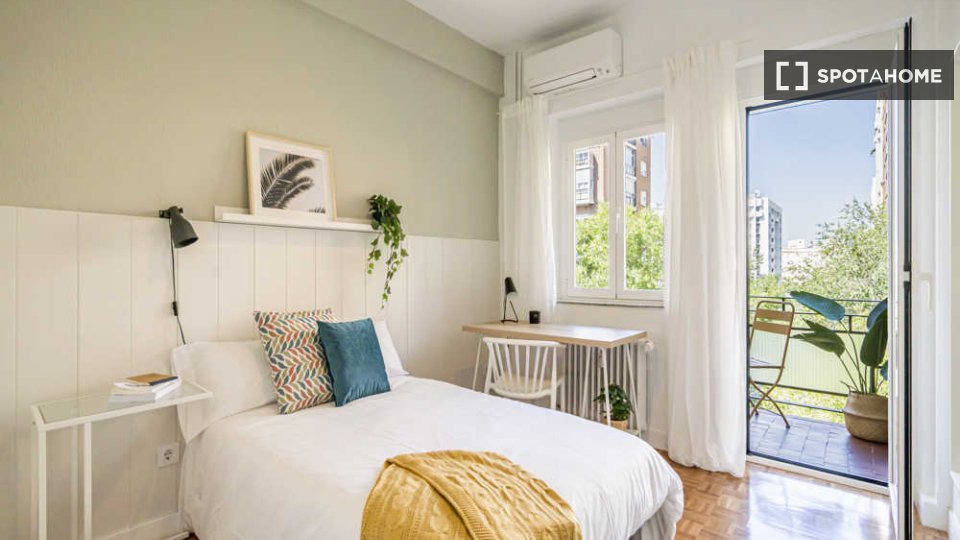 Double room Madrid, 6 beds — photo 68