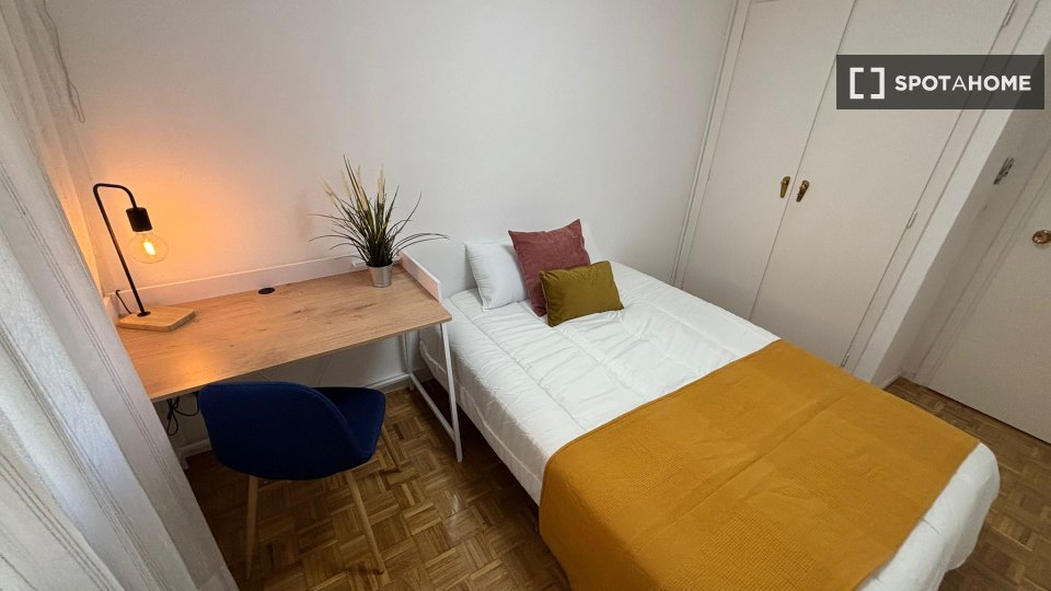 Double room Madrid, 9 beds, 200m² — photo 12