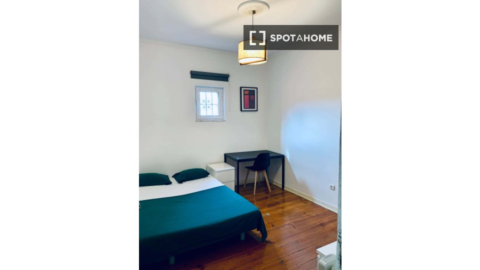 Double room Lisbon, 5 beds — photo 38