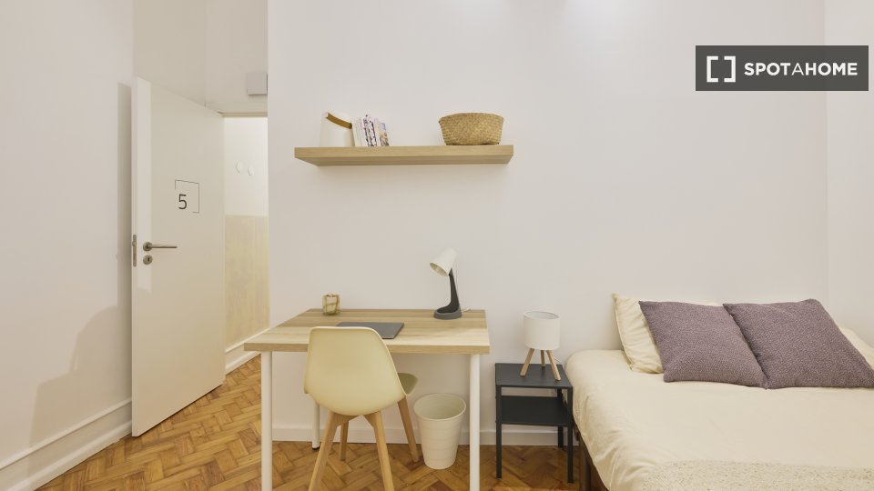 Double room Lisbon, 11 beds — photo 31