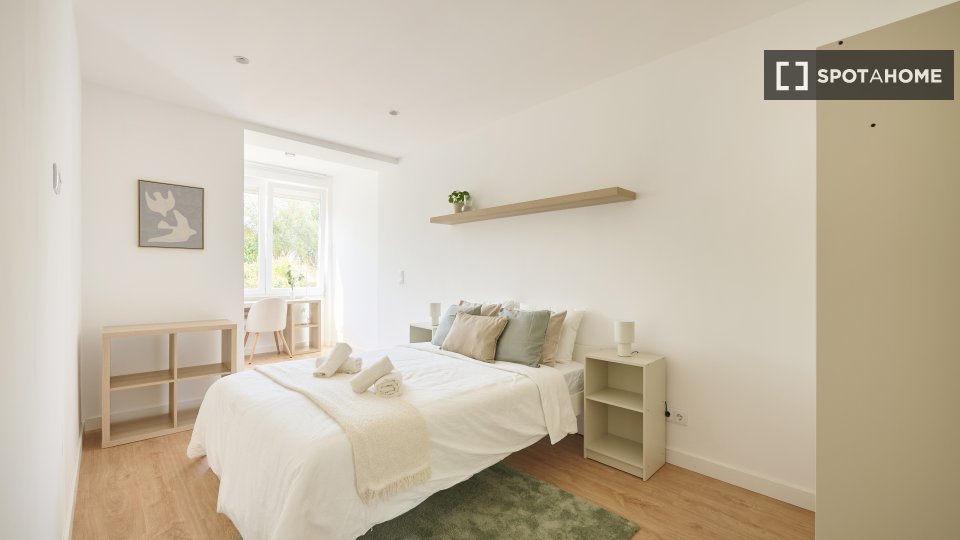 Double room Lisbon, 4 beds — photo 18