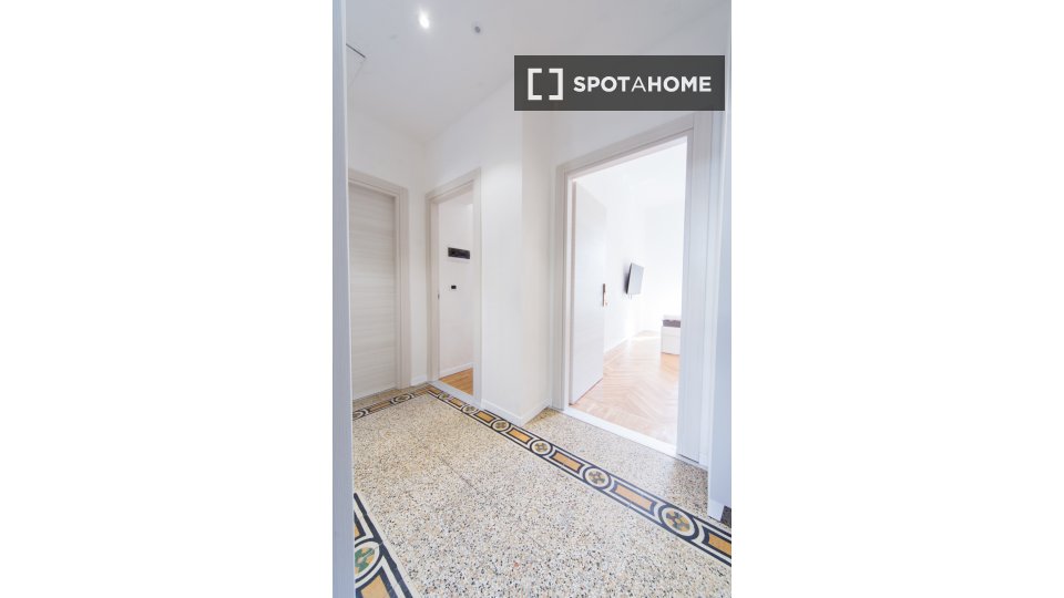 Double room Turin, 3 beds, 85m² — photo 10