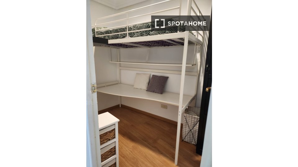 Double room Madrid, 3 beds, 80m² — photo 8