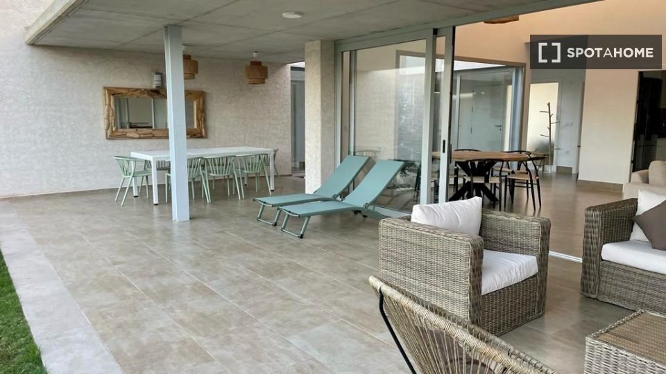 Apartment Huelva, 4 beds, 250m² — photo 11