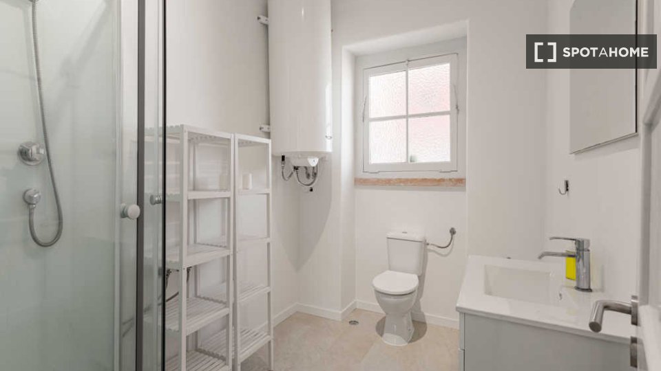 Double room Lisbon, 7 beds — photo 30