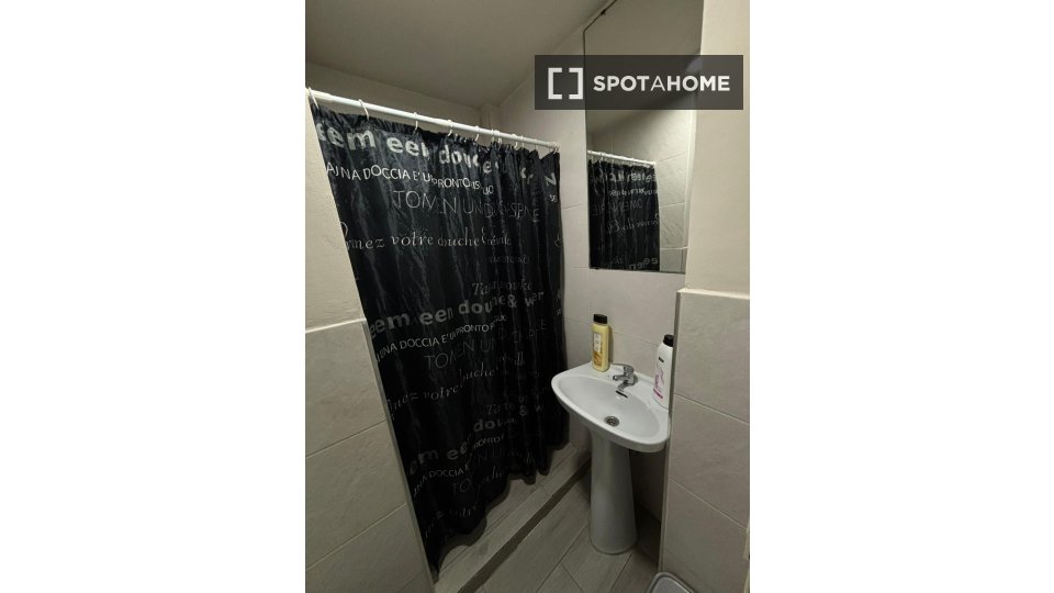 Double room Valencia, 6 beds, 70m² — photo 1