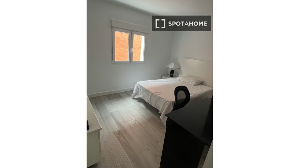 Double room Malaga, 5 beds, 125m² — photo 1