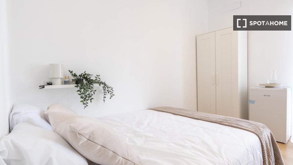 Double room Madrid, 5 beds — photo 12