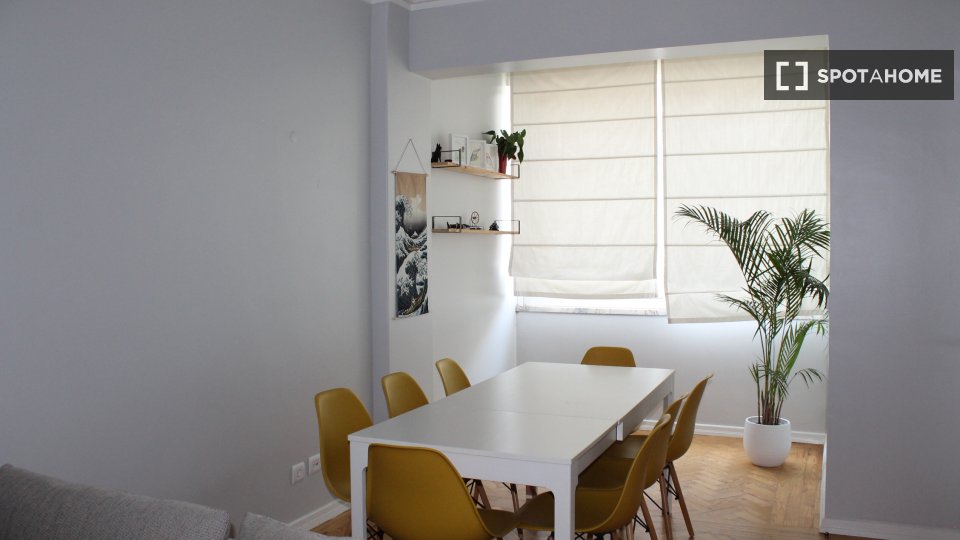 Apartment Lisbon, 2 beds, 106m² — photo 10