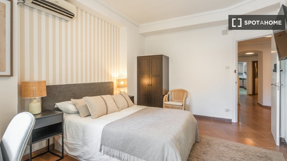 Double room Alicante, 8 beds, 200m² — photo 11