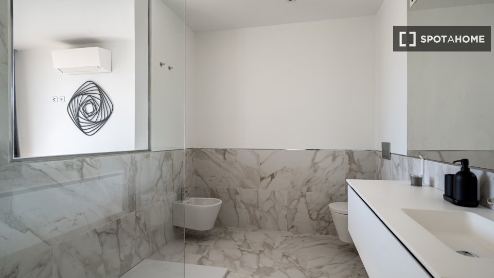 Apartment Lisbon, 2 beds — photo 19