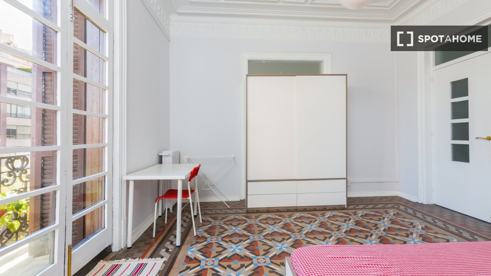 Double room Barcelona, 9 beds, 175m² — photo 11