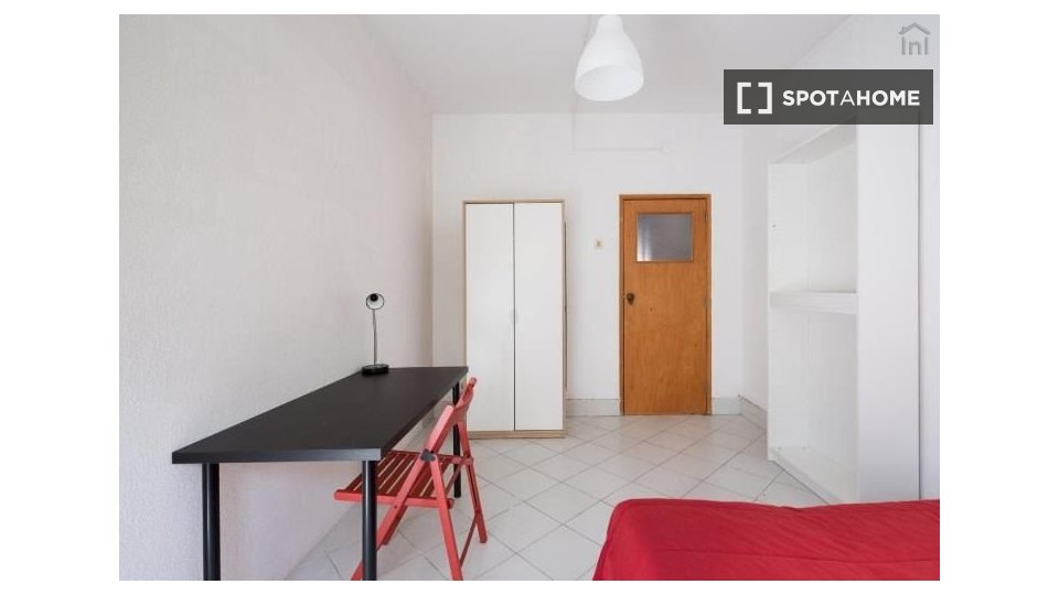 Double room Lisbon, 6 beds — photo 29