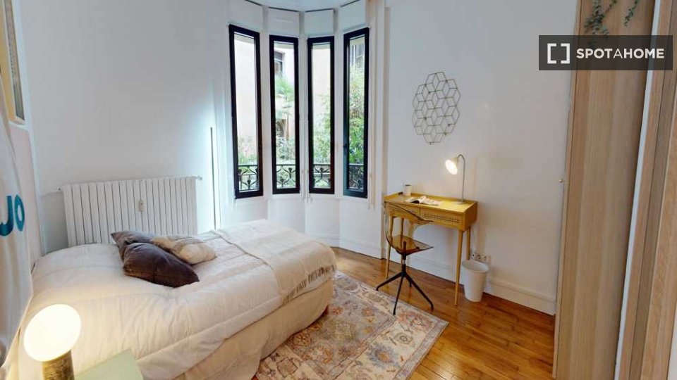 Stanza in appartamento condiviso in affitto a Triangle d'Or, Parigi. - a Parigi