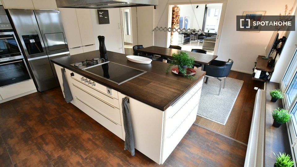 Apartment Stuttgart, 3 beds, 125m² — photo 2