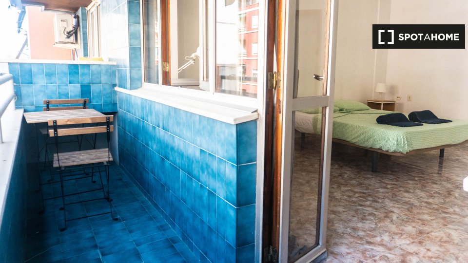 Double room Valencia, 7 beds, 200m² — photo 1
