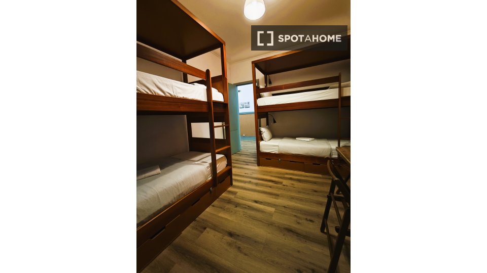 Double room Lisbon, 11 beds, 200m² — photo 24