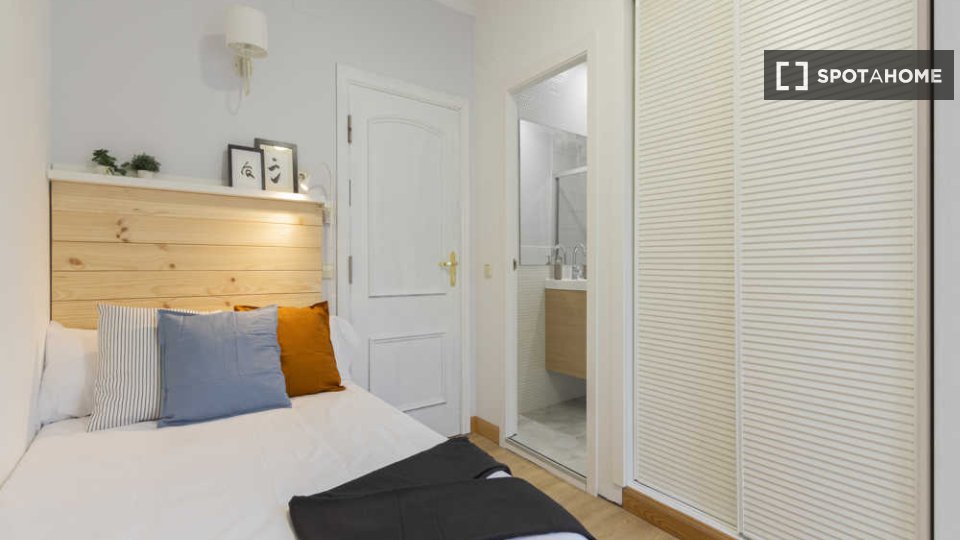 Double room Madrid, 41 beds — photo 76