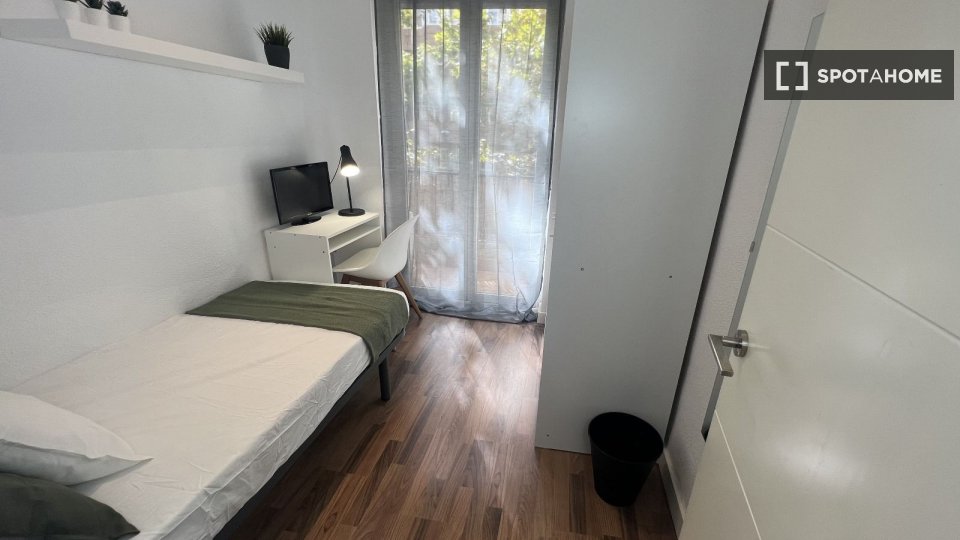 Double room Madrid, 4 beds, 120m² — photo 12