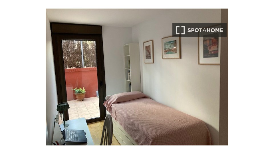 Double room Barcelona, 3 beds — photo 2