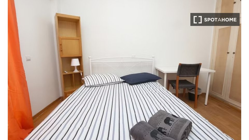 Double room Athens, 5 beds — photo 11