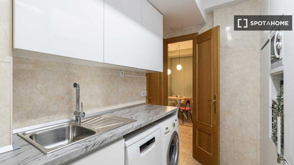 Double room Madrid, 4 beds — photo 46