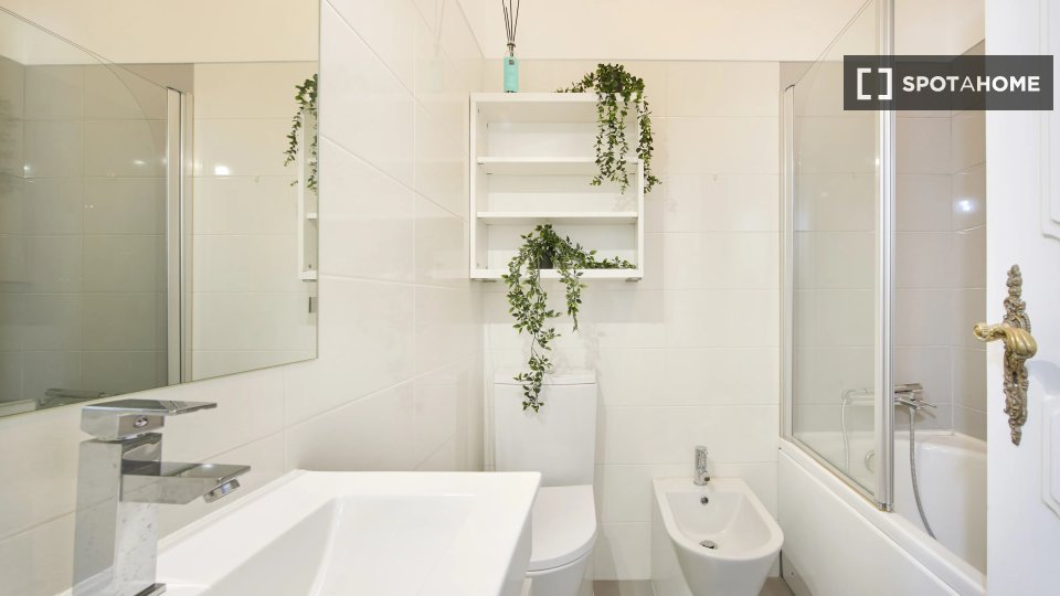 Double room Lisbon, 5 beds — photo 14