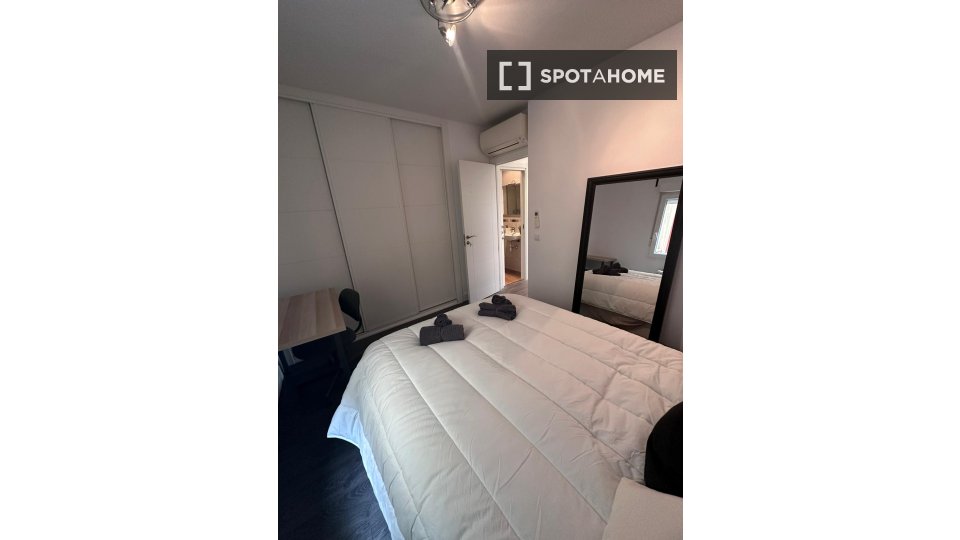 Double room Madrid, 9 beds, 222m² — photo 2