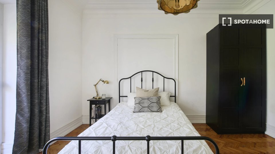 Double room Lisbon, 9 beds — photo 12