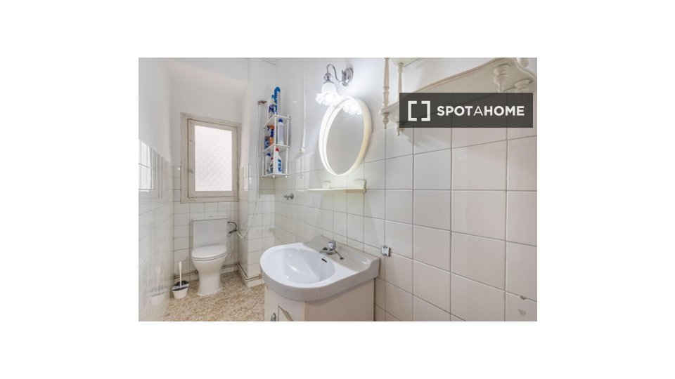 Double room Granada, 4 beds, 112m² — photo 10
