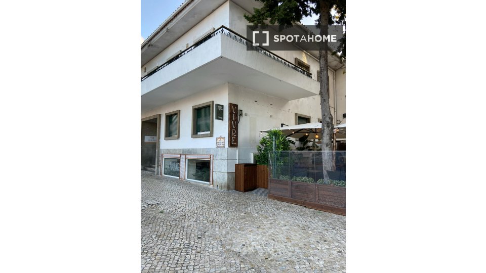 Double room Lisbon, 1 bed — photo 4