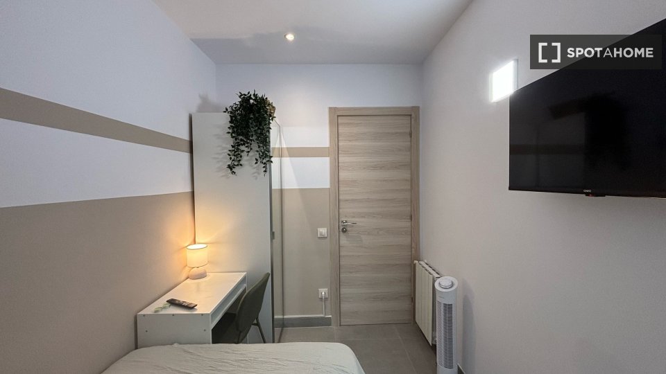 Double room Barcelona, 4 beds, 90m² — photo 3