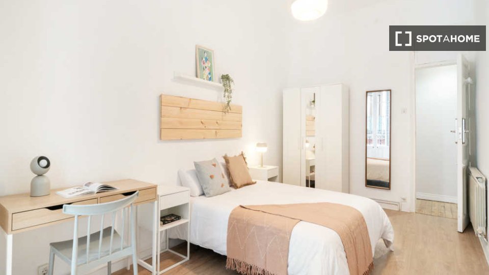 Double room Madrid, 7 beds — photo 22