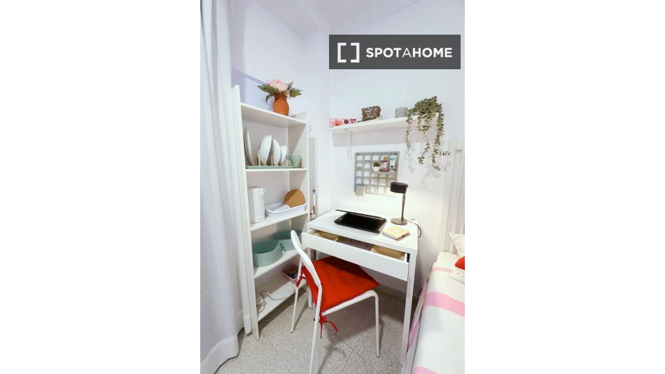 Double room Alicante, 6 beds, 110m² — photo 3