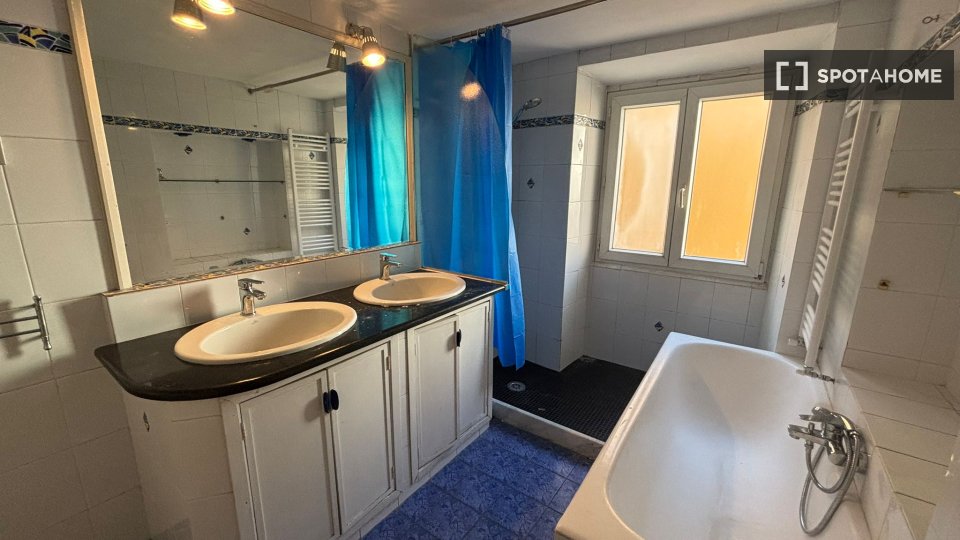 Double room Rome, 3 beds — photo 6