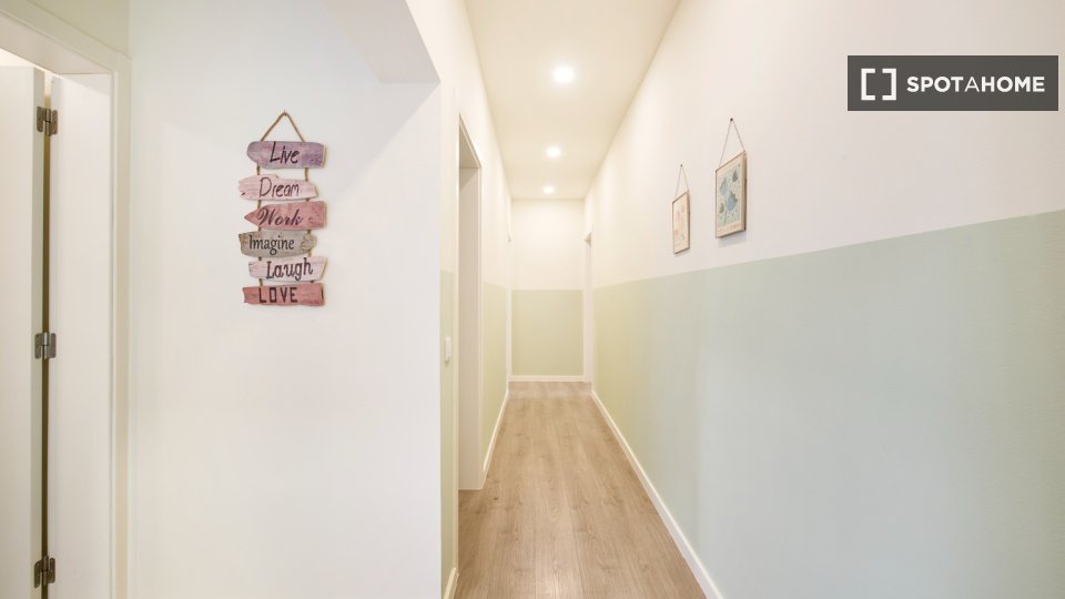 Double room Lisbon, 4 beds — photo 34
