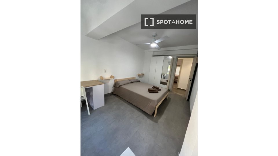 Double room Alicante, 5 beds — photo 15