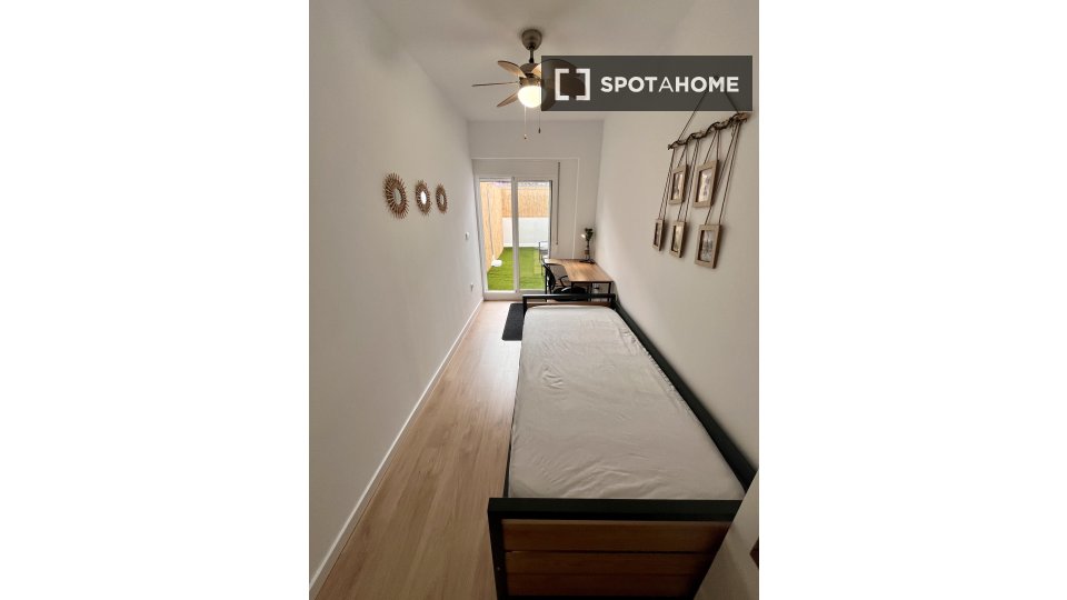 Double room Valencia, 5 beds, 120m² — photo 24