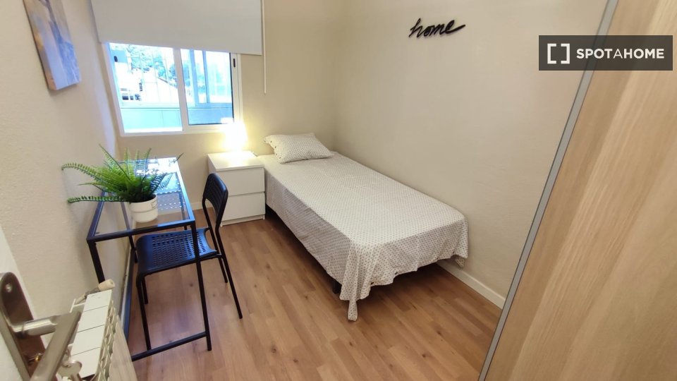 Double room Madrid, 4 beds — photo 15