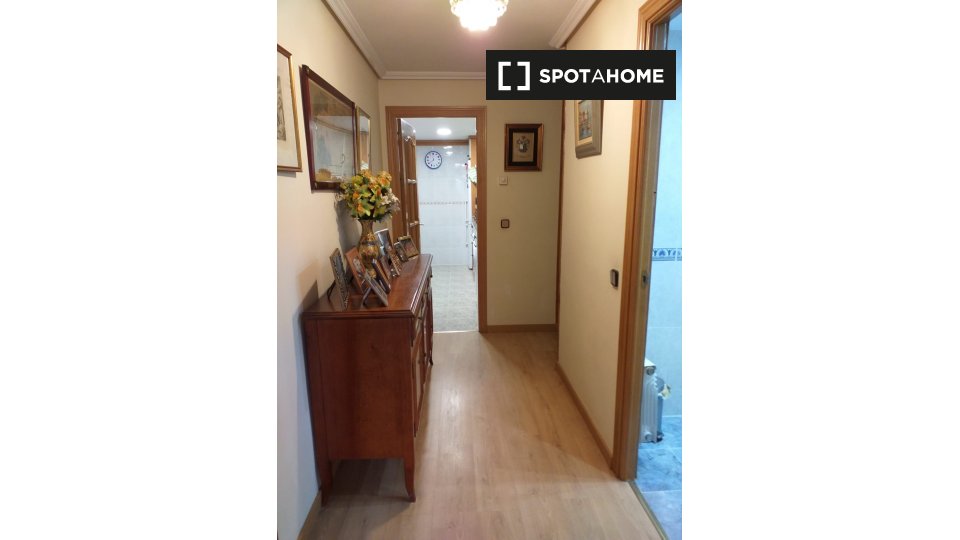 Double room Madrid, 2 beds — photo 10