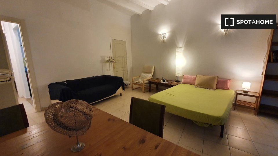 Double room Barcelona, 5 beds, 195m² — photo 1
